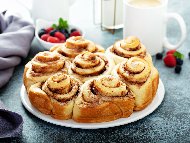        (glazed Christmas cinnamon rolls) 